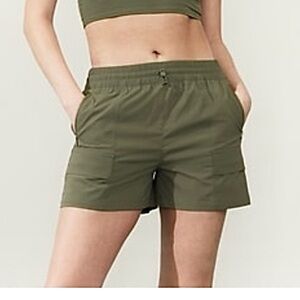 Athleta Cascade Cargo Poplin Shorts. Green. Lounge Trails Outdoor Hiking Small